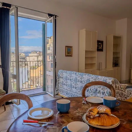 Lovingenoa - White House Γένοβα