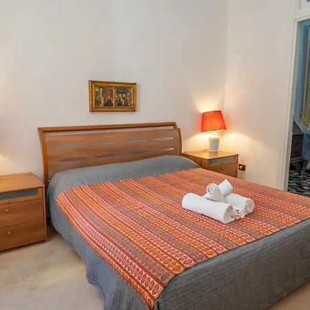 Lovingenoa - White House