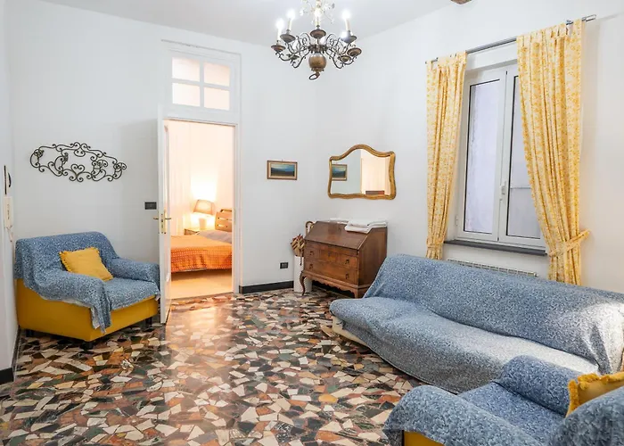 Lovingenoa - White House Apartmán