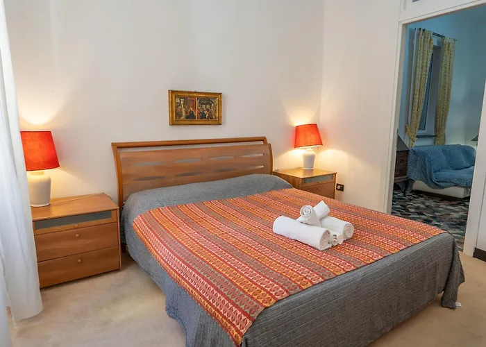 Lovingenoa - White House