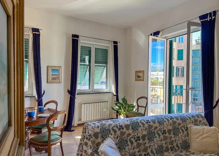 Lovingenoa - White House * Génova